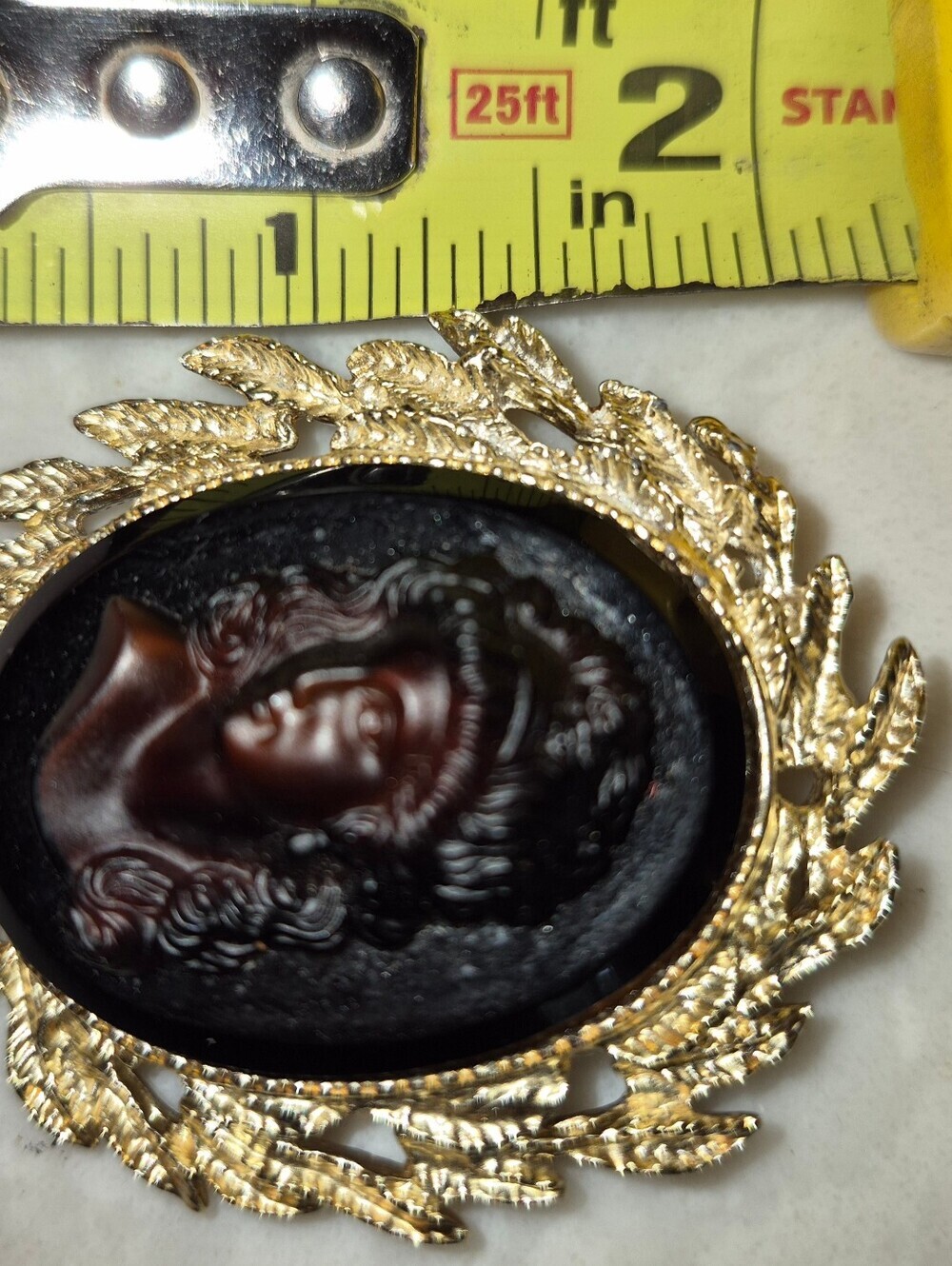 Vintage Golld Tone Cameo Designer Brooch - Picture 4 of 4